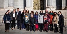 Presidenta y vicepresidenta ejecutiva de la FCM, Concha Díaz y Ana Peláez, respectivamente, durante el acto en la Cámara Baja con Ciudadanos y miembros de CERMI y FCM