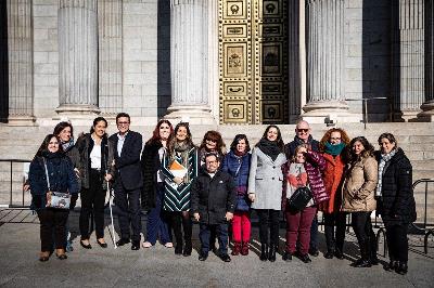 Presidenta y vicepresidenta ejecutiva de la FCM, Concha Díaz y Ana Peláez, respectivamente, durante el acto en la Cámara Baja con Ciudadanos y miembros de CERMI y FCM