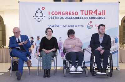 Responsables del I Congreso Internacional TUR4all de Destinos Accesibles de Cruceros en el coctel de bienvenida 