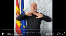 Imagen del vídeo en lengua de signos con la información del Consejo de ministros sobre el Real Decreto para mejorar la atención a personas con discapacidad y otros colectivos ante emergencias