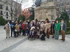 Representantes del CERMI en las puertas del Senado