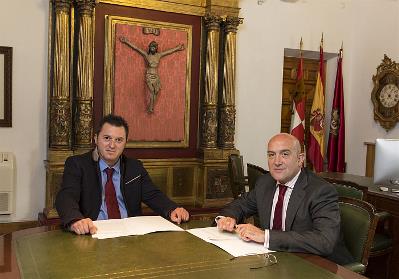 Francisco Sardón, presidente de Cermi CyL y Jesús Julio Carnero, presidente de la Diputación Provincial de Valladolid