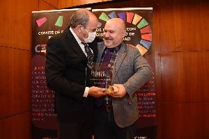 Mario Puerto Gurrea, activista, miembro del CERMI Estatal y del CERMI CV, y Luis Cayo Pérez Bueno, presidente del CERMI