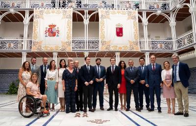 Sonia Ruiz, deportista y diputada del PP en la Asamblea regional de Murcia, junto a compañeros de su partido 