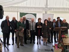 Foto de familia en la entrega del premio cermi.es a Asprodes Salamanca por su esfuerzo en favor de la inclusión de las personas con discapacidad en el entorno rural