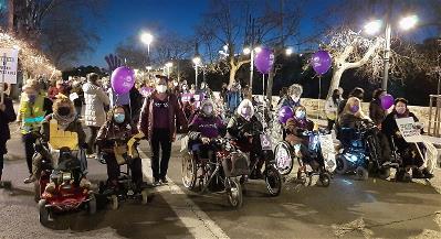 Mujeres de CERMI CV en la manifestación del 8 de marzo