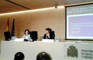 Isabel Caballero, coordinadora de la Fundación CERMI Mujeres, durante su intervención