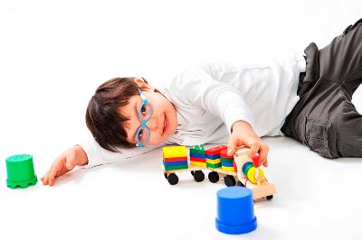 Niño jugando