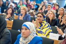 Mujeres ocupando el Parlamento Europeo