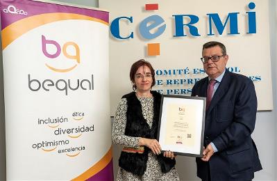 José Luis Martínez Donoso, vicepresidente ejecutivo de la Fundación Bequal, junto a Pilar Villarino, directora ejecutiva del CERMI