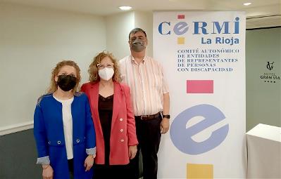 Javier Muñoz, secretario general de CERMI-La Rioja, junto a MAnoli Muro, presidenta y Mariví Ercilla, tesorera