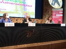 Isabel Caballero, coordinadora de la Fundación CERMI Mujeres, interviene en la jornada Transformando vulnerabilidad, organizada por la Unión de Asociaciones Familiares y la Asociación Salud y Familia