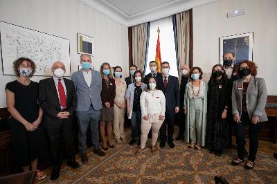 El CERMI en el Congreso con El ministro de la Presidencia, Félix Bolaños, y otros representantes del Parlamento