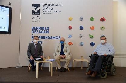 El presidente del CERMI, Luis Cayo Pérez Bueno, durante su intervención en el curso organizado por la Universidad del País Vasco y el Consejo General del Notariado de España