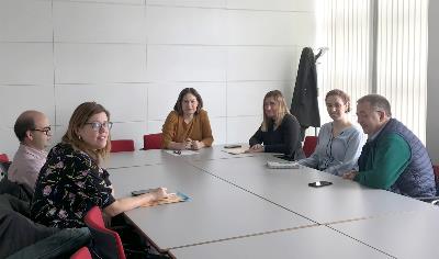 Los representantes del Gobierno regional y del CERMI Asturias, durante la reunión.