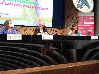 Isabel Caballero, coordinadora de la Fundación CERMI Mujeres, interviene en la jornada Transformando vulnerabilidad, organizada por la Unión de Asociaciones Familiares y la Asociación Salud y Familia