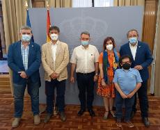 Foto de familia de la reunión del CERMI con el Secretario de Estado de Agenda 2030