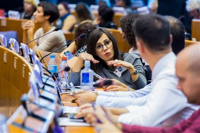 Marta Muñoz, asesora jurídica de la CNSE, en el Parlamento Europeo