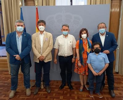 Foto de familia de la reunión del CERMI con el Secretario de Estado de Agenda 2030