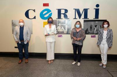 Foto de familia durante la entrega del premio cermi.es a la Xunta de Galicia 