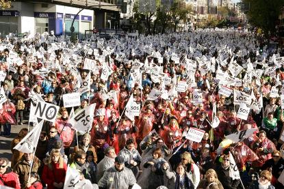 Banderas blancas en la marcha SOS Discapacidad