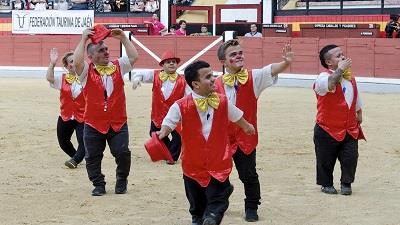 Espectáculo cómico taurino en el que participan personas con acondroplasia