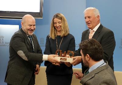 Fotografía de la entrega de un premio Cermi a Castilla y León, de enero de 2019, siendo Alicia García consejera de Familia e Igualdad de Oportunidades de la Junta de Castilla y León