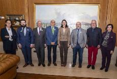 La presidenta del Senado, con la delegación del CERMI.