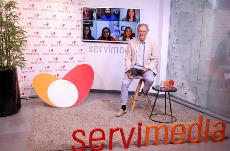 Imagen durante el conversatorio con todos sus participantes; José Manuel González Huesa, irector de cermi.es y director general de Servimedia, en primer plano