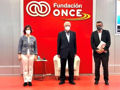 Foto de familia en la presentación de los seminarios de Fundación ONCE sobre la modificación legal que acaba con las incapacitaciones judiciales de personas con discapacidad intelectual 