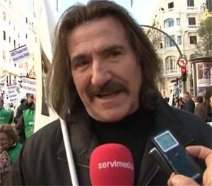 Luis Cobos, durante su participación en la marcha